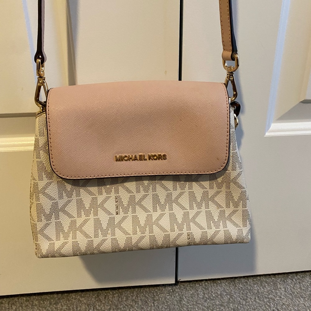 Micheal Kors cross body bag